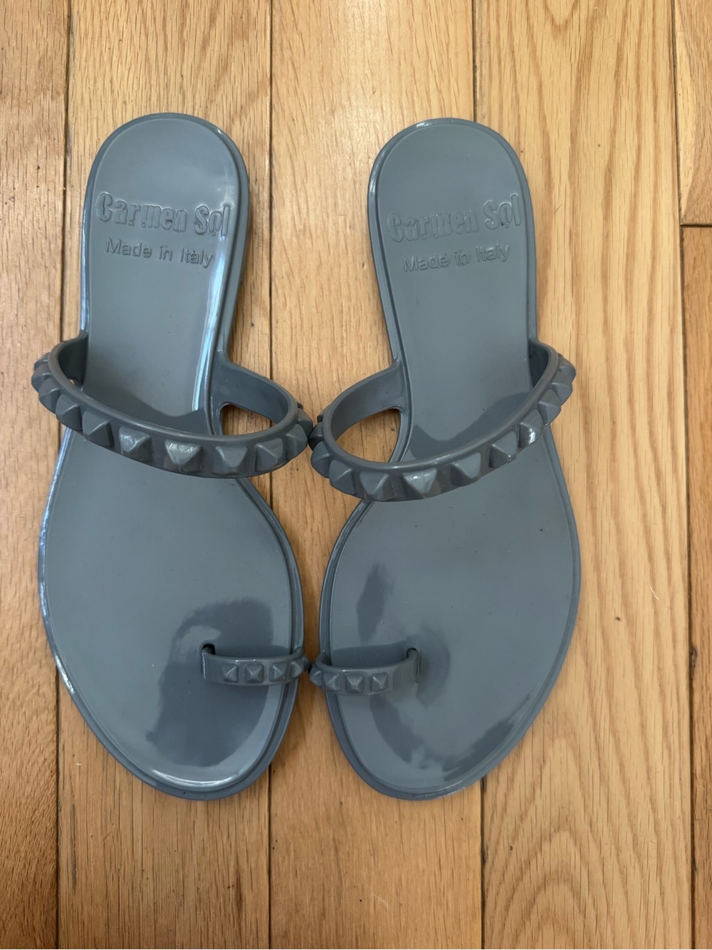 Carmen Sol Maria Flat Jelly Sandals in Charcoal
